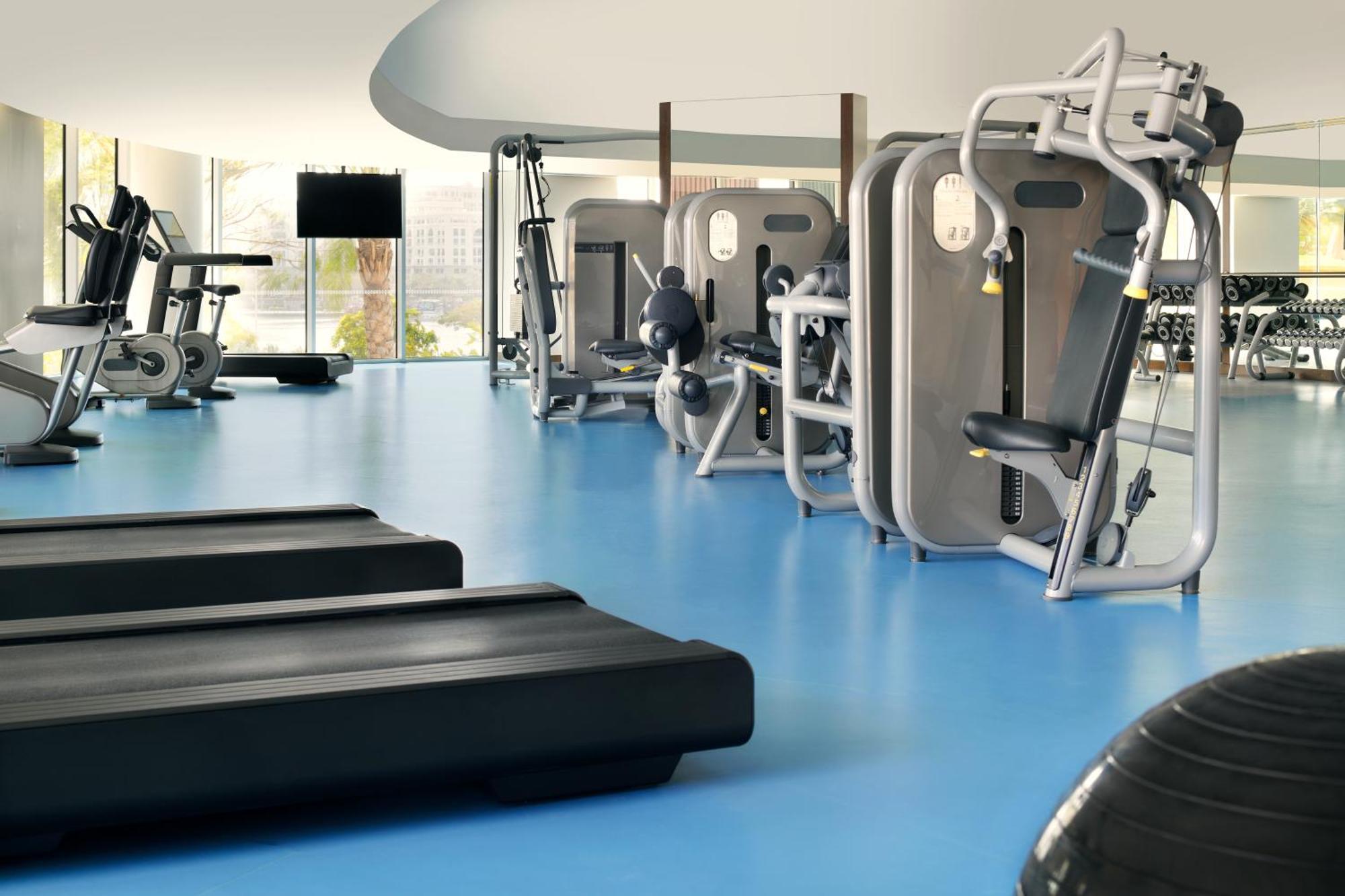 Intercontinental Residence Suites Dubai Festival City By Ihg Exteriér fotografie A gym with a vinyl floor