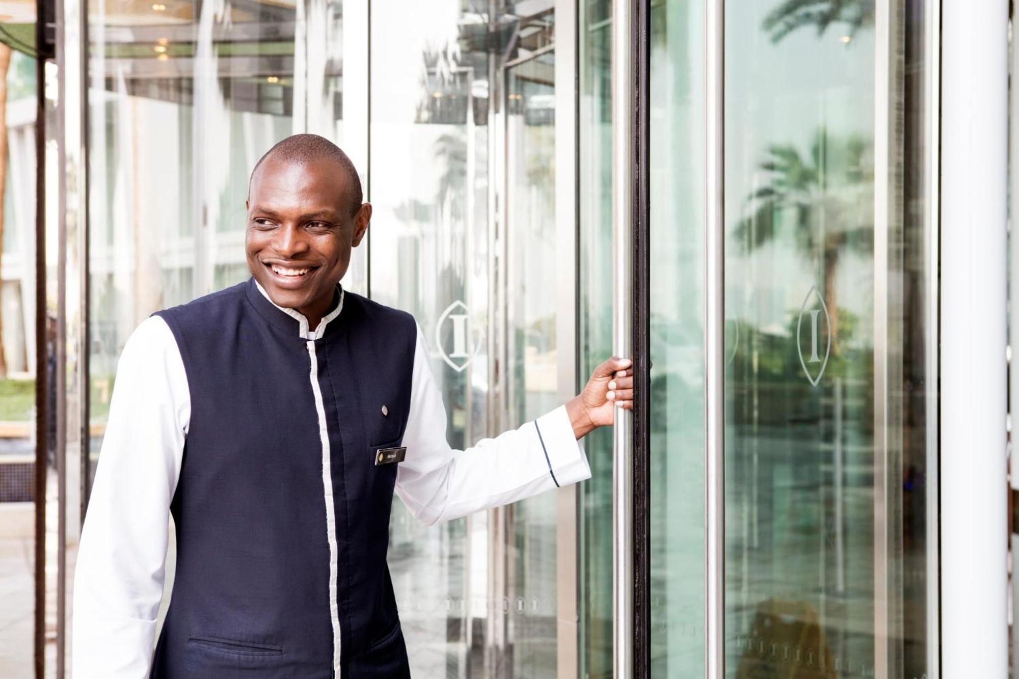 Intercontinental Residence Suites Dubai Festival City By Ihg Exteriér fotografie A doorman at the Four Seasons Hotel in London