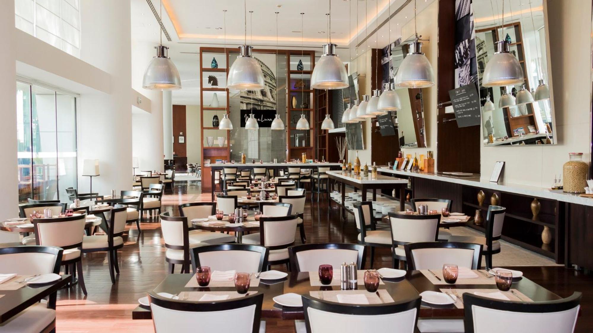 Intercontinental Residence Suites Dubai Festival City By Ihg Exteriér fotografie The interior of the restaurant