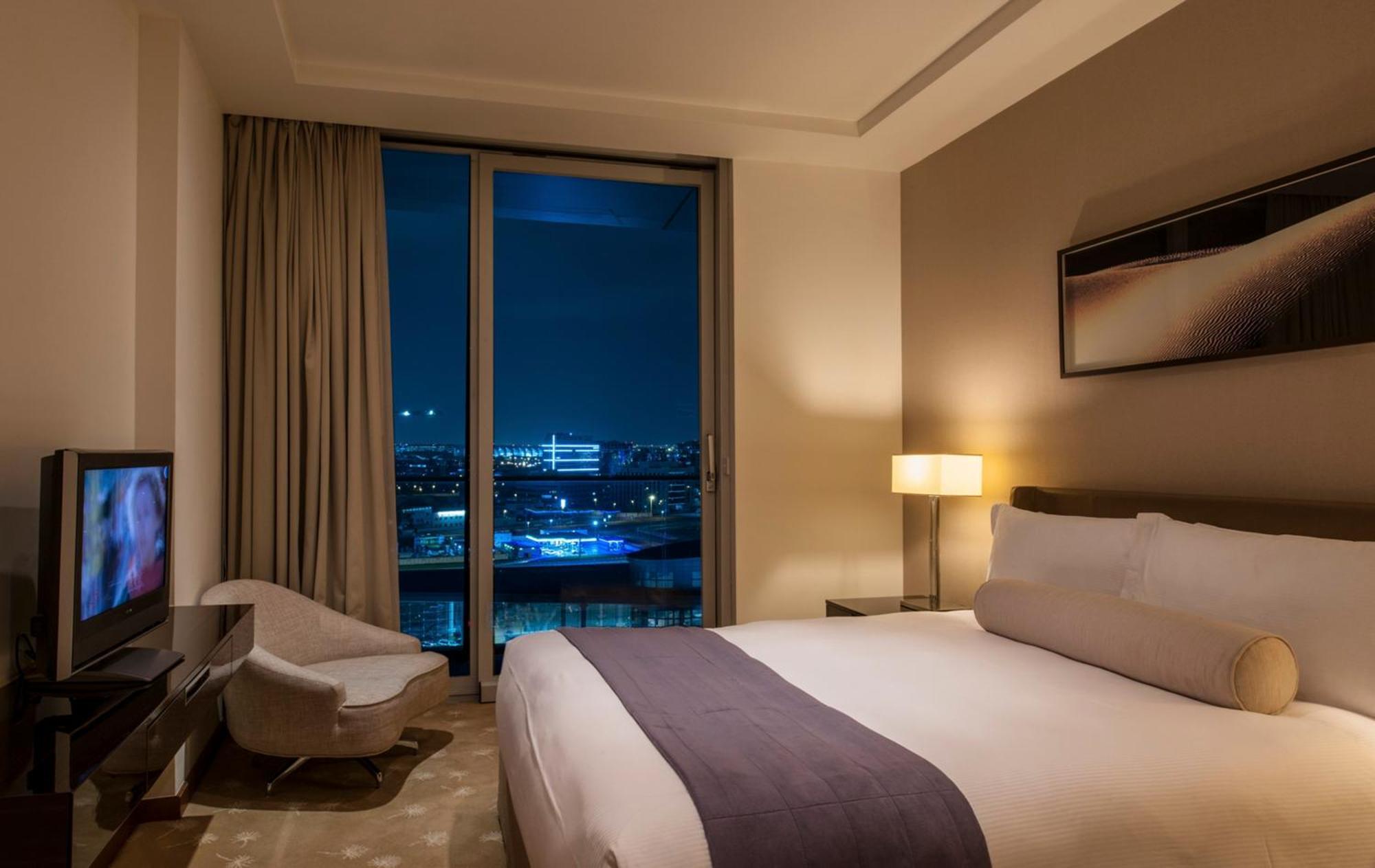 Intercontinental Residence Suites Dubai Festival City By Ihg Exteriér fotografie A bedroom at the hotel