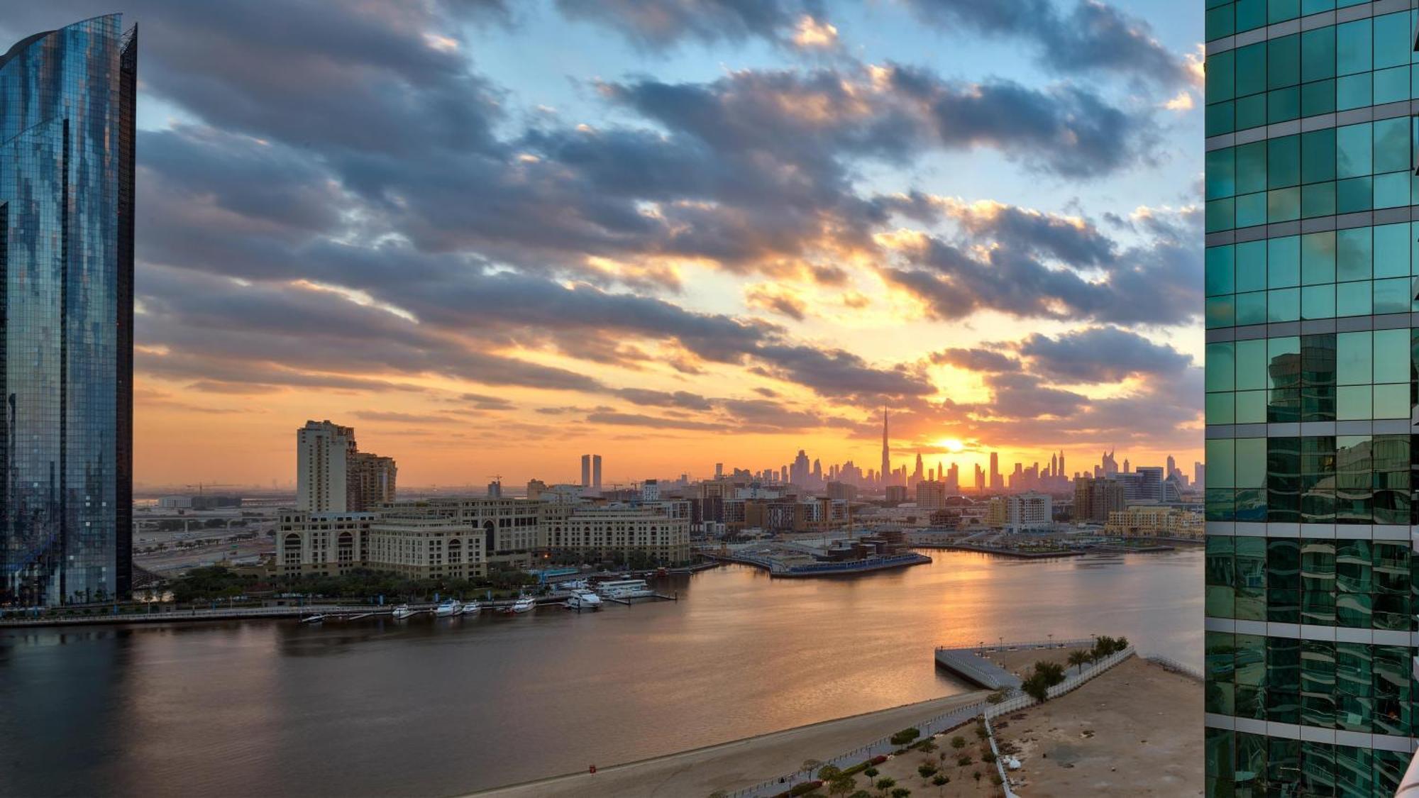 Intercontinental Residence Suites Dubai Festival City By Ihg Exteriér fotografie View of the Hudson River from the building
