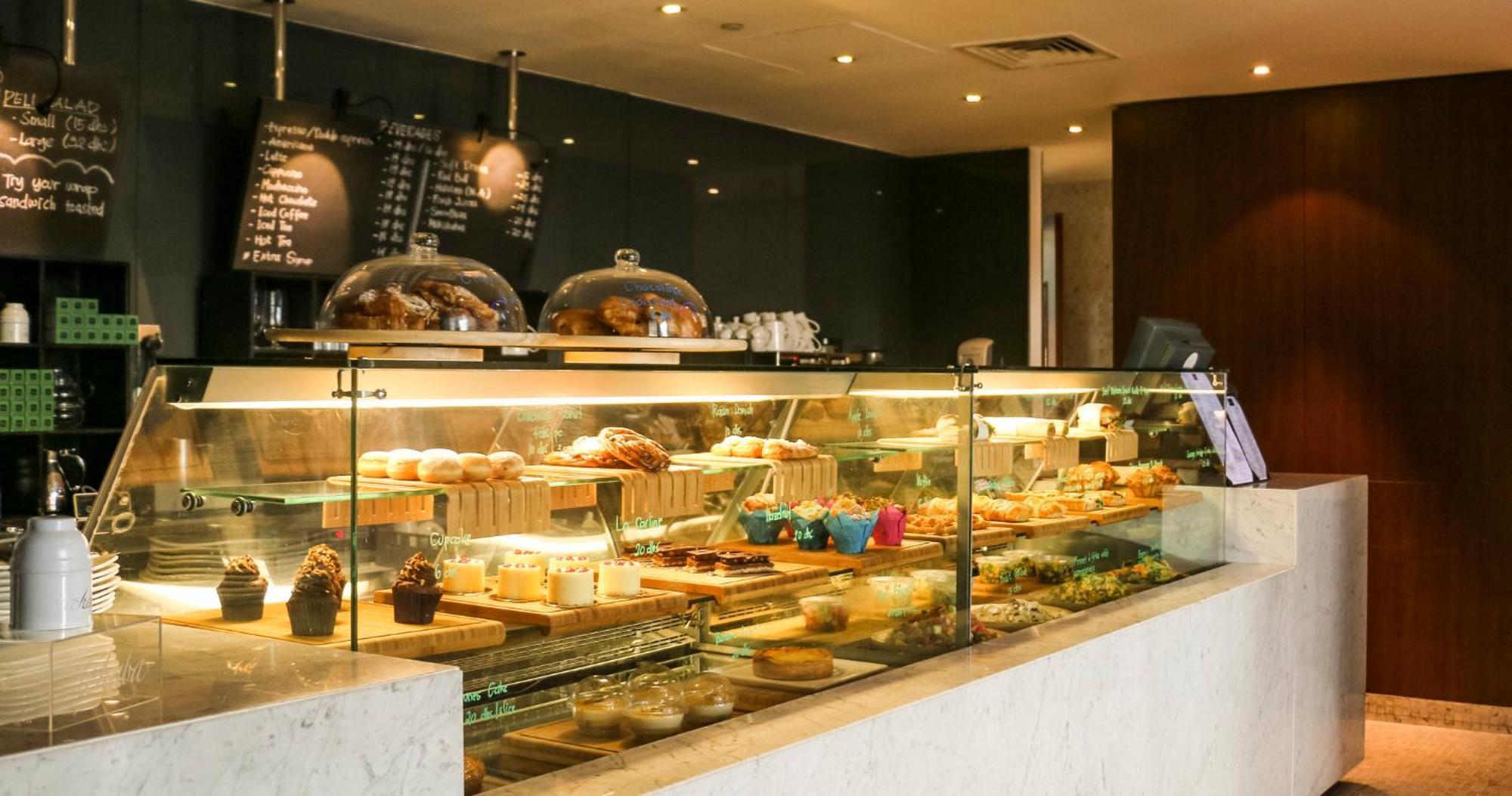 Intercontinental Residence Suites Dubai Festival City By Ihg Exteriér fotografie A pastry display case